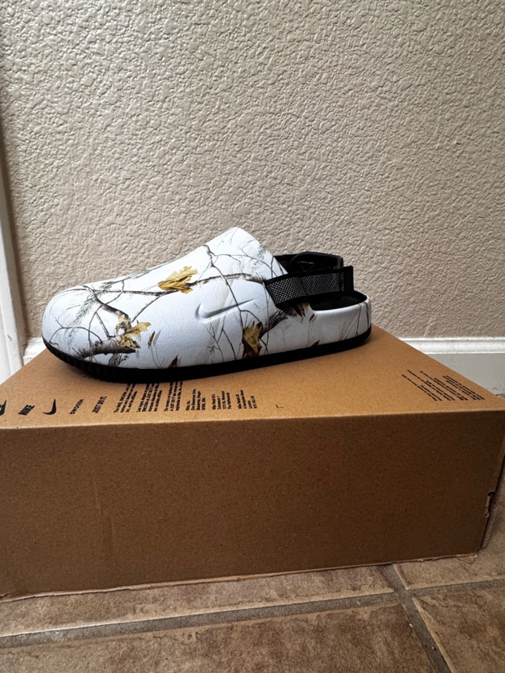 Nike White Clog Sandals with Yellow Leaf Print